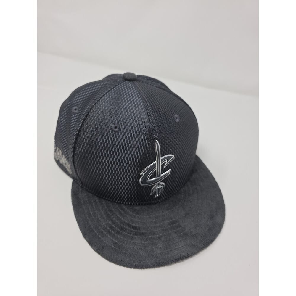 New Era 9FIFTY Cleveland Cavaliers FOX CAVS Snapback Black Mesh NBA Hat